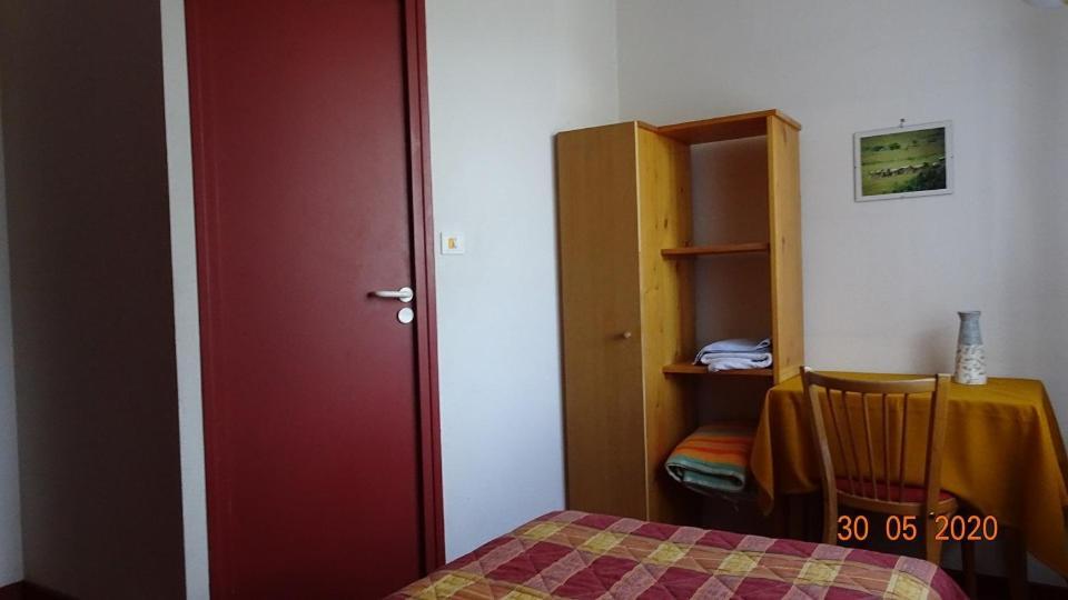 Au Pont De La Gineze Bed & Breakfast Barjac  Bagian luar foto