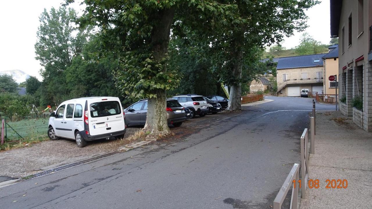 Au Pont De La Gineze Bed & Breakfast Barjac  Bagian luar foto