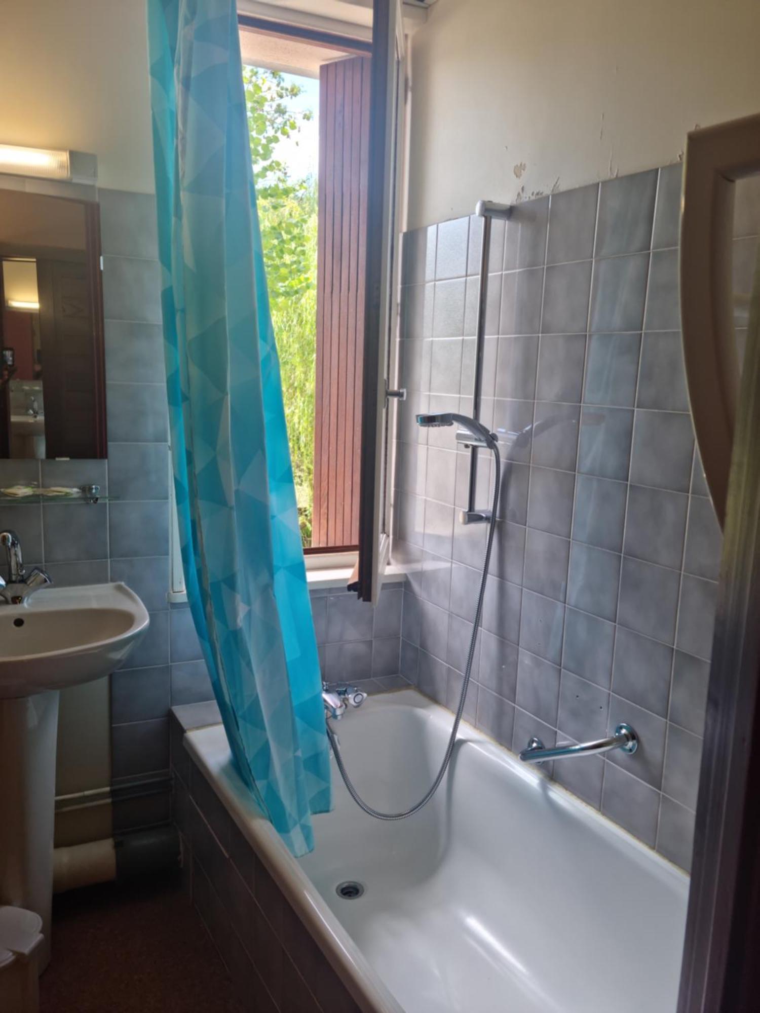 Au Pont De La Gineze Bed & Breakfast Barjac  Bagian luar foto