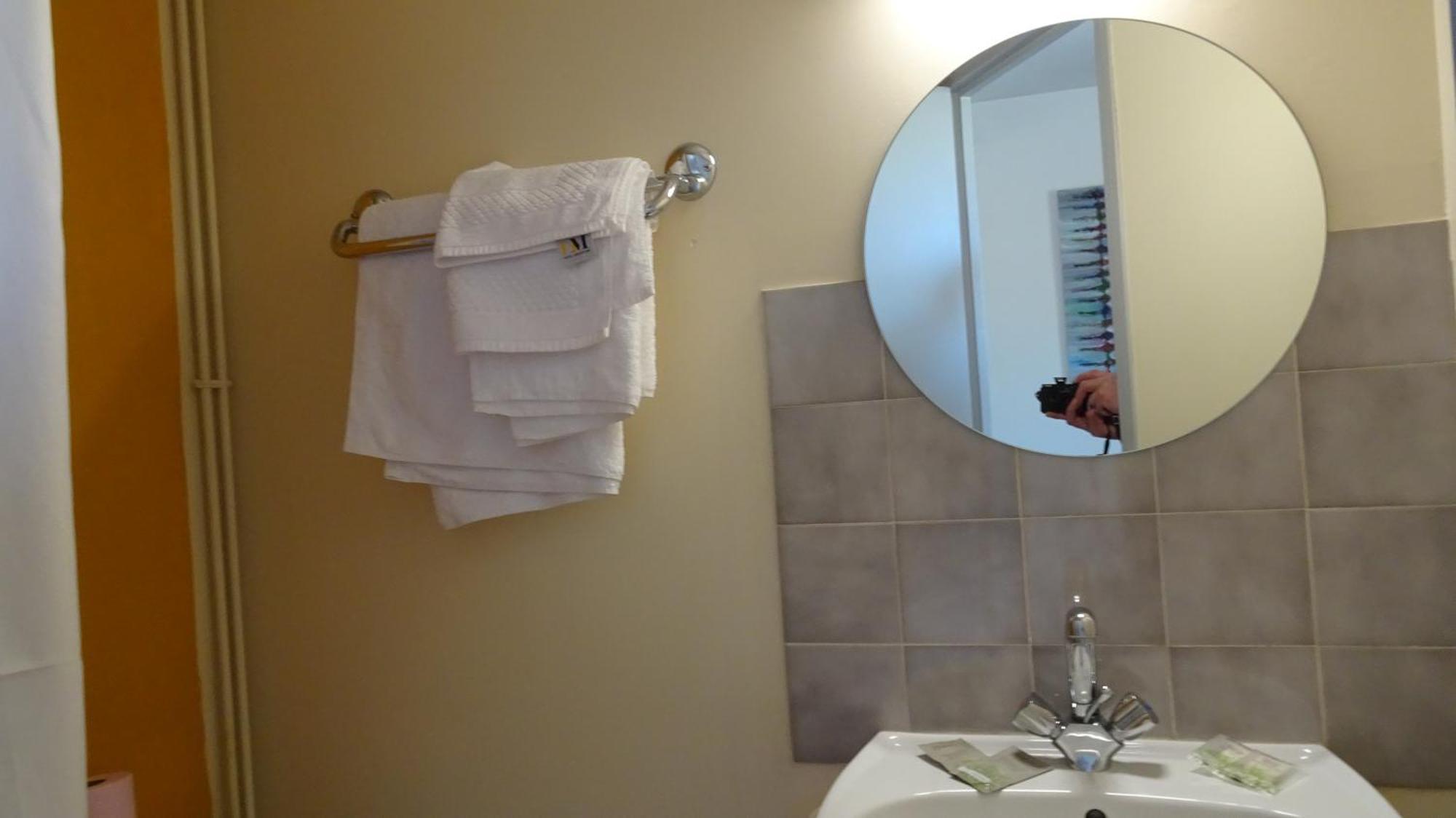 Au Pont De La Gineze Bed & Breakfast Barjac  Bagian luar foto